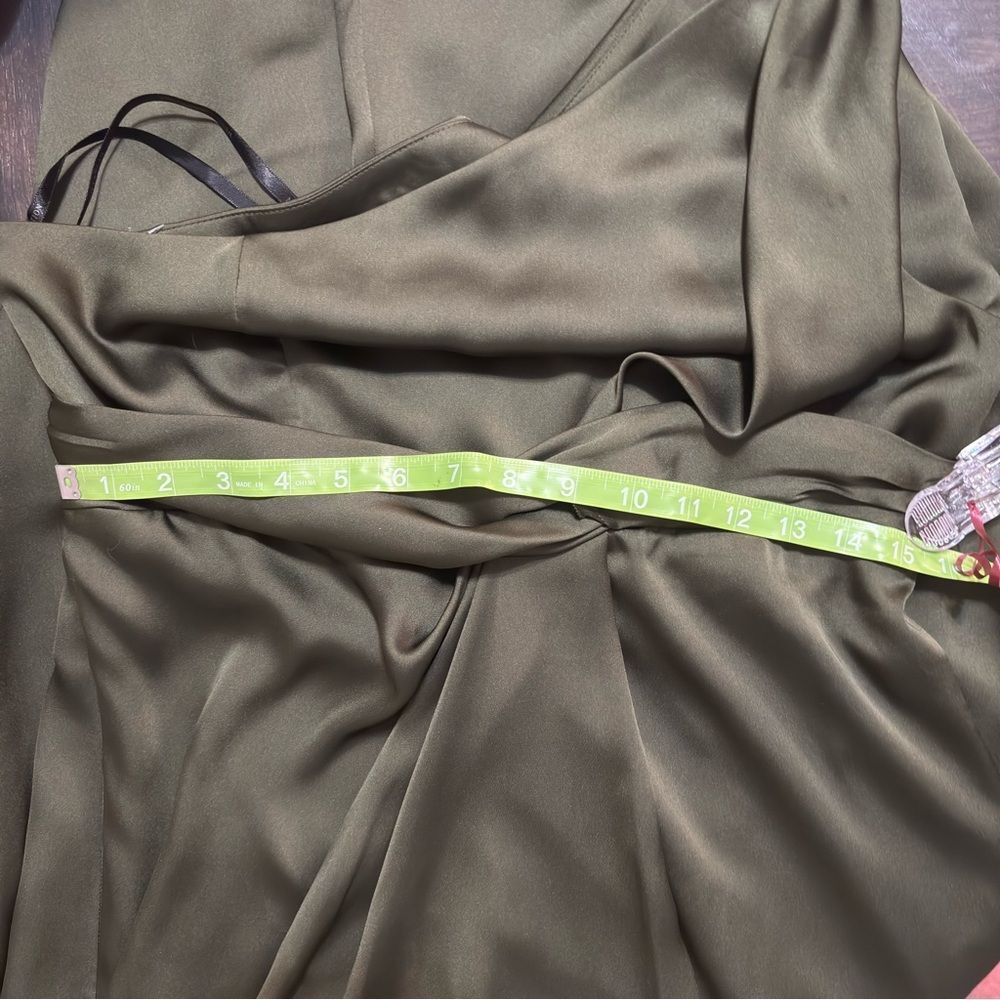 Elegant One-Shoulder Green Dress - Picture 13 of 16